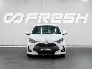 2021 Toyota Yaris IV, белый, 1299000 рублей, вид 3