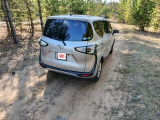 2018 Toyota Sienta II Рестайлинг, серебристый, 1250000 рублей, вид 4