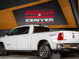 2025 Ram 1500 Crew Cab V Рестайлинг, белый, 12448000 рублей, вид 4