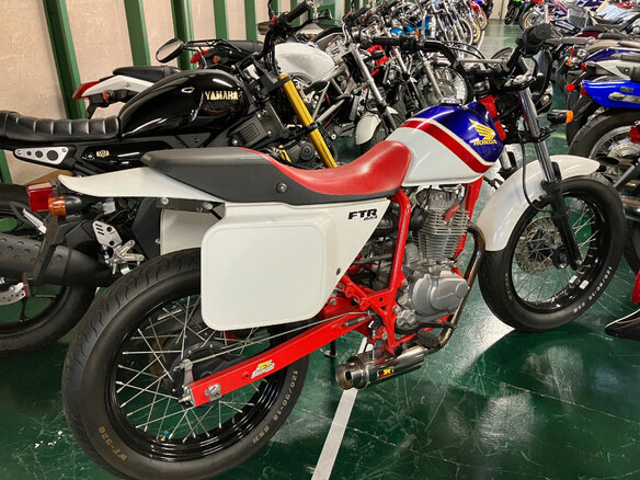 2008 Honda FTR 223, красный - вид 2