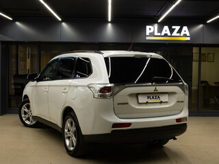 2012 Mitsubishi Outlander III, белый, 1500000 рублей, вид 3