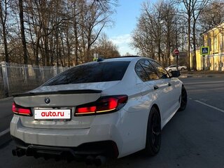2021 BMW 5 серии 520i VII (G30/G31/G38) Рестайлинг, белый, 4450000 рублей, вид 4
