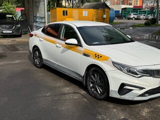 2019 Kia Optima IV Рестайлинг, белый, 800000 рублей, вид 2