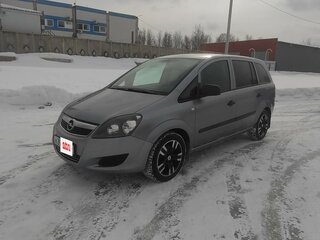 2011 Opel Zafira B Рестайлинг, серебристый, 700000 рублей, вид 1