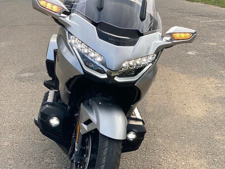 2025 Honda GL 1800 Gold Wing, серебристый, 3200000 рублей, вид 2