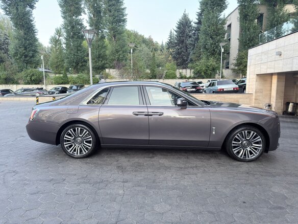 2023 Rolls-Royce Ghost II (Series I), серый, 32000000 рублей - вид 3
