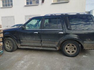 1998 Lincoln Navigator I, чёрный, 700000 рублей, вид 3