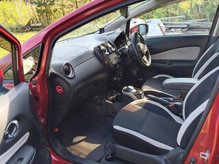 2019 Nissan Note e-Power II Рестайлинг, красный, 1500000 рублей, вид 5