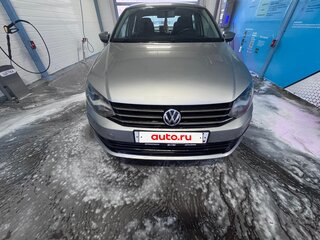 2017 Volkswagen Polo V Рестайлинг, серебристый, 748000 рублей, вид 2