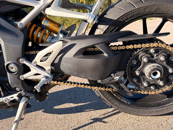 2021 Triumph Speed Triple, чёрный, 1200000 рублей - вид 8