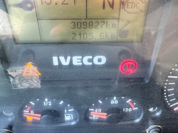 2013 Iveco Trakker, оранжевый, 2470000 рублей - вид 6