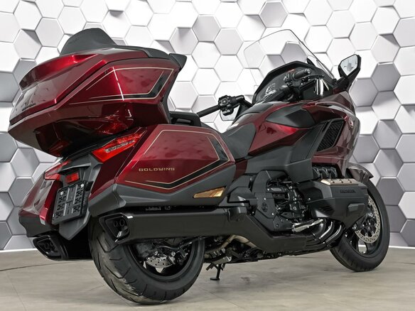 2025 Honda GL 1800 Gold Wing, красный - вид 6