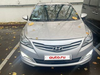2015 Hyundai Solaris I Рестайлинг, серебристый, 715000 рублей, вид 3