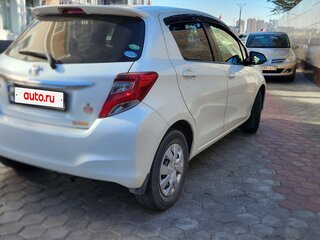 2014 Toyota Vitz III (XP130) Рестайлинг, белый, 790000 рублей, вид 3