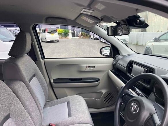 2020 Toyota Passo III Рестайлинг, серебристый, 650000 рублей - вид 11
