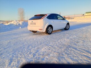2011 Ford Focus II Рестайлинг, белый, 650000 рублей, вид 3