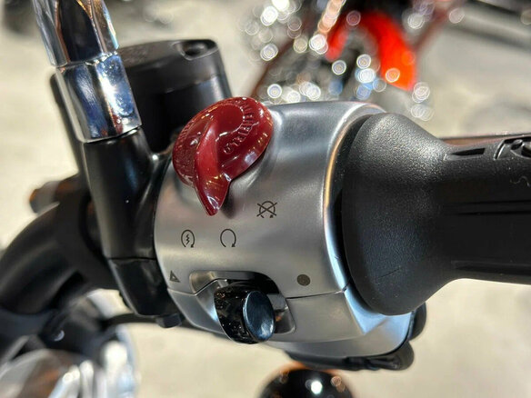 2026 Royal Enfield Super Meteor, зелёный, 773000 рублей - вид 18