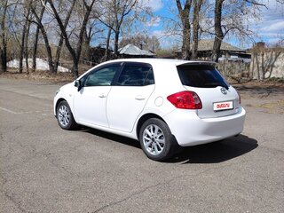 2009 Toyota Auris I, белый, 850000 рублей, вид 3