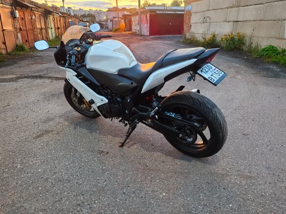 2011 Honda CBR 600F, белый, 540000 рублей - вид 6