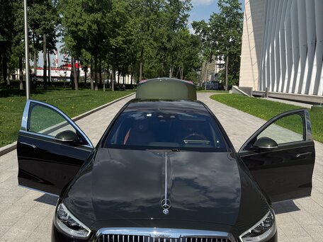 2025 Mercedes-Benz Maybach S-Класс 680 II (Z223), чёрный, 42000000 рублей, вид 4