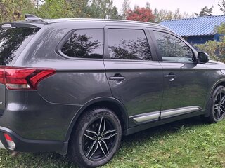 2018 Mitsubishi Outlander III Рестайлинг 3, серый, 2100000 рублей, вид 4
