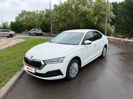 2021 Skoda Octavia IV (A8), белый, 1630000 рублей, вид 1