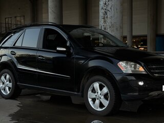 2005 Mercedes-Benz M-Класс 500 II (W164), чёрный, 884000 рублей, вид 4