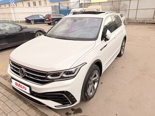 2020 Volkswagen Tiguan II Рестайлинг, белый, 4150000 рублей, вид 1