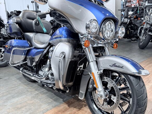 2017 Harley-Davidson Electra Glide, серебристый, 1799000 рублей - вид 25