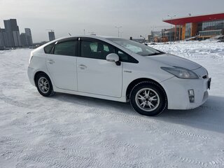 2011 Toyota Prius III (XW30), белый, 820000 рублей, вид 4