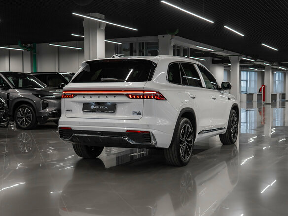 2025 Geely Monjaro (Xingyue L) I Рестайлинг 2 (China Market), белый - вид 4