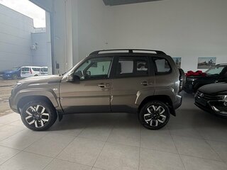 2026 Lada (ВАЗ) Niva Travel I Рестайлинг, серый, 1834000 рублей, вид 3
