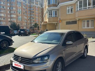 2016 Volkswagen Polo V Рестайлинг, бежевый, 930000 рублей, вид 4