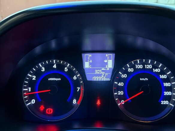 2015 Hyundai Solaris I Рестайлинг, серебристый, 950000 рублей - вид 8