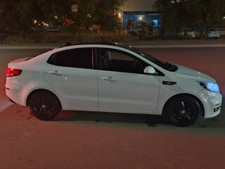 2015 Kia Rio 6-speed III, белый, 740000 рублей, вид 4