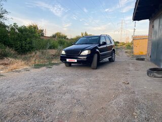 2001 Mercedes-Benz M-Класс 320 I (W163) Рестайлинг, чёрный, 800000 рублей, вид 2