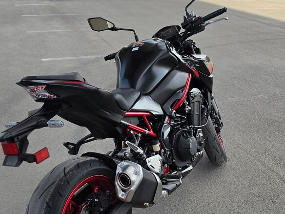 2021 Kawasaki Z 900, красный, 1000000 рублей - вид 8