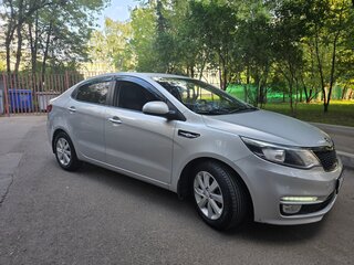 2017 Kia Rio III Рестайлинг, серебристый, 1500000 рублей, вид 2