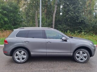 2014 Volkswagen Touareg II, серый, 2500000 рублей, вид 2
