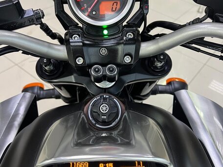 2012 Yamaha VMAX 1700, серебристый, 1420000 рублей, вид 3