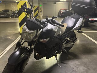 Suzuki GSR 400