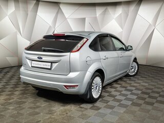 2011 Ford Focus II Рестайлинг, серебристый, 499000 рублей, вид 2