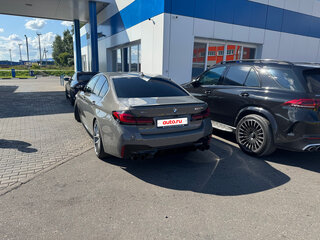 2020 BMW 5 серии M550i xDrive VII (G30/G31/G38) Рестайлинг, серый, 6250000 рублей, вид 3
