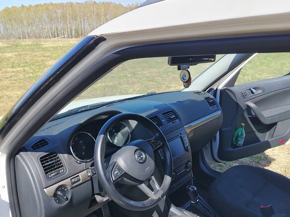 2014 Skoda Yeti I Рестайлинг, белый, 825000 рублей - вид 7