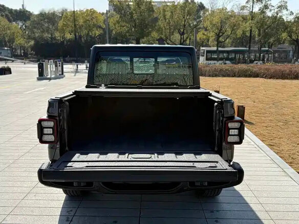 2026 Jeep Gladiator II (JT) Рестайлинг, чёрный, 6980000 рублей - вид 5