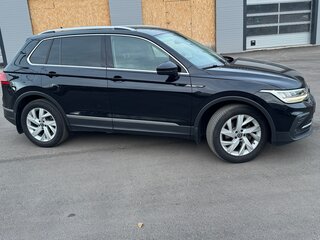 2021 Volkswagen Tiguan II Рестайлинг, чёрный, 2500000 рублей, вид 4