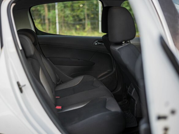 2011 Peugeot 308 I Рестайлинг, белый, 510000 рублей - вид 9