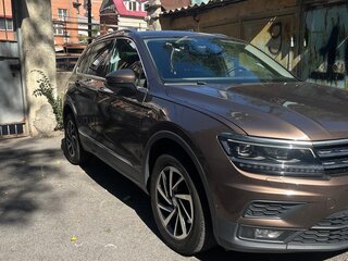 2018 Volkswagen Tiguan II, коричневый, 2300000 рублей, вид 1