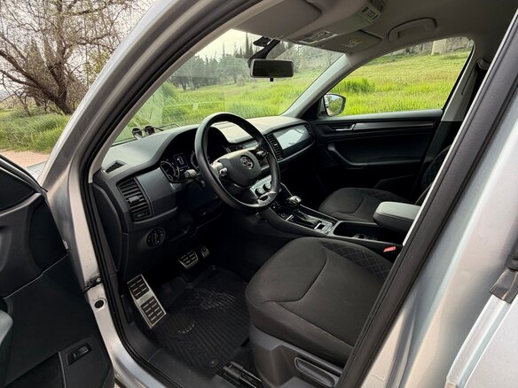 2021 Skoda Kodiaq I, серый - вид 8