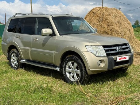 2010 Mitsubishi Pajero IV, бежевый, 2150000 рублей, вид 3